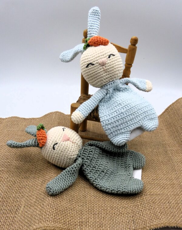 Doudou lapin avec carotte coton oeko tex